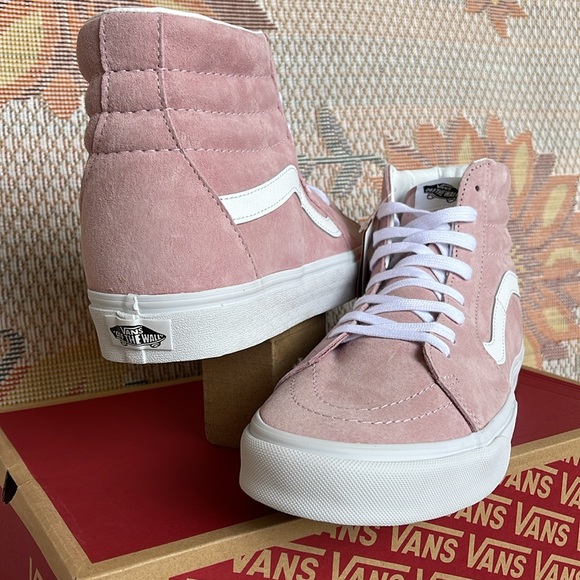 Vans Men’s Sk8-Hi
Pig Suede Zephyr
VN0A4EVT2PT
Sneakers - Picture 10 of 16